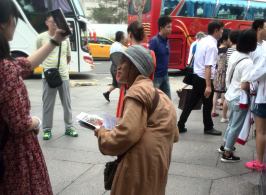 法轮功骚扰台湾游客（图）