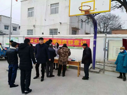 河南开封府前启动春节期间反邪教宣传活动