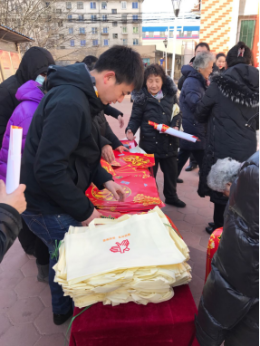 营口市开展“拒绝邪教新春送福”宣传活动
