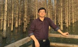 å¼ é›ªå³°ï¼šæŽæ´ªå¿—å¤ºåŽ»äº†æˆ‘çˆ¶äº²çš„ç”Ÿå‘½