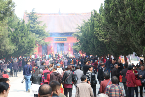 河南周口市反邪教宣传进庙会