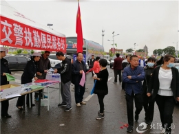 内蒙古宁城县在大明庙会上开展反邪教宣传