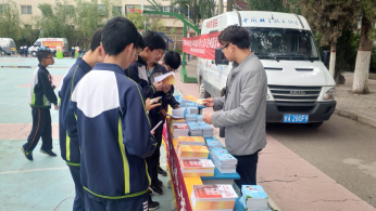 甘肃反邪教宣传大篷车走进定西中小学校园