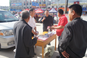 河南汝南县对“三夏”返乡农民开展反邪教宣传