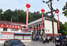 新密市开展反邪教助力脱贫攻坚宣传活动（图）