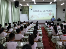广西柳州市借“6•26国际禁毒日”开展反邪教宣传活动