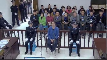 贵州省凯里市一女子人利用微信宣扬“法轮功”获刑