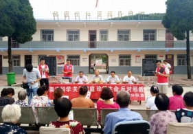 西安培华学院在农村建立反邪教宣传点