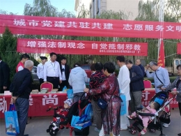 陕西榆林市借助党员志愿者进社区活动  开展反邪教宣传