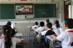 合肥市包河区开展“小手拉大手开学共反邪”主题宣传