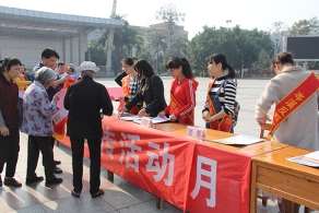 广西岑溪市多形式宣传反邪教