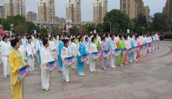 上海浦东区倡导“科学健身反对邪教”