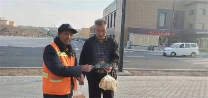 内蒙古固阳县发动环卫工人参与反邪教