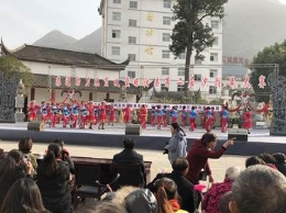 陕西略阳县借助“非遗沙朗舞大赛”开展反邪教宣传活动