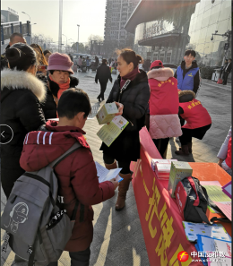 合肥市瑶海区反邪教宣传进车站