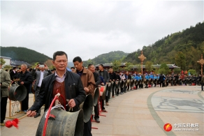 广西东兰县壮族“蚂拐节”：山歌唱响反邪教