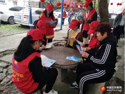 广西柳州市开展学雷锋反邪教宣传活动