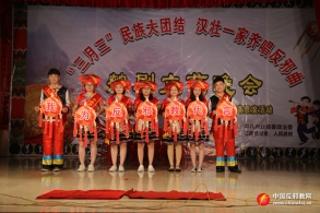 广西兴业县：汉壮一家齐唱反邪教曲