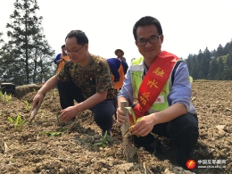 广西融水县开展“珍爱生命 拒绝邪教”主题党日活动