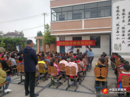 南京市栖霞区下坝小学上反邪教课