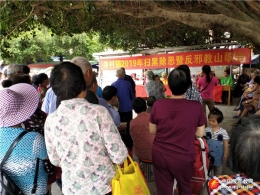广西象州县在山歌会上宣传反邪教知识