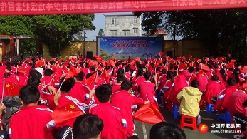 广西东兴市开展校园普法暨反邪教宣传活动