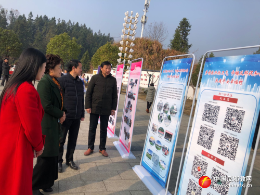 安徽祁门县在“国家宪法日”开展反邪教宣传