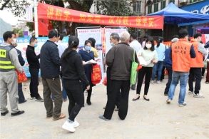广西龙州县借复工复产春季招聘会开展反邪教宣传