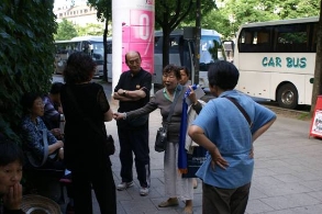 慕尼黑街头：“三退义工”月收入300欧元（图）
