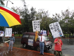 中华爱国同心会谴责李洪志擅改生日（图）