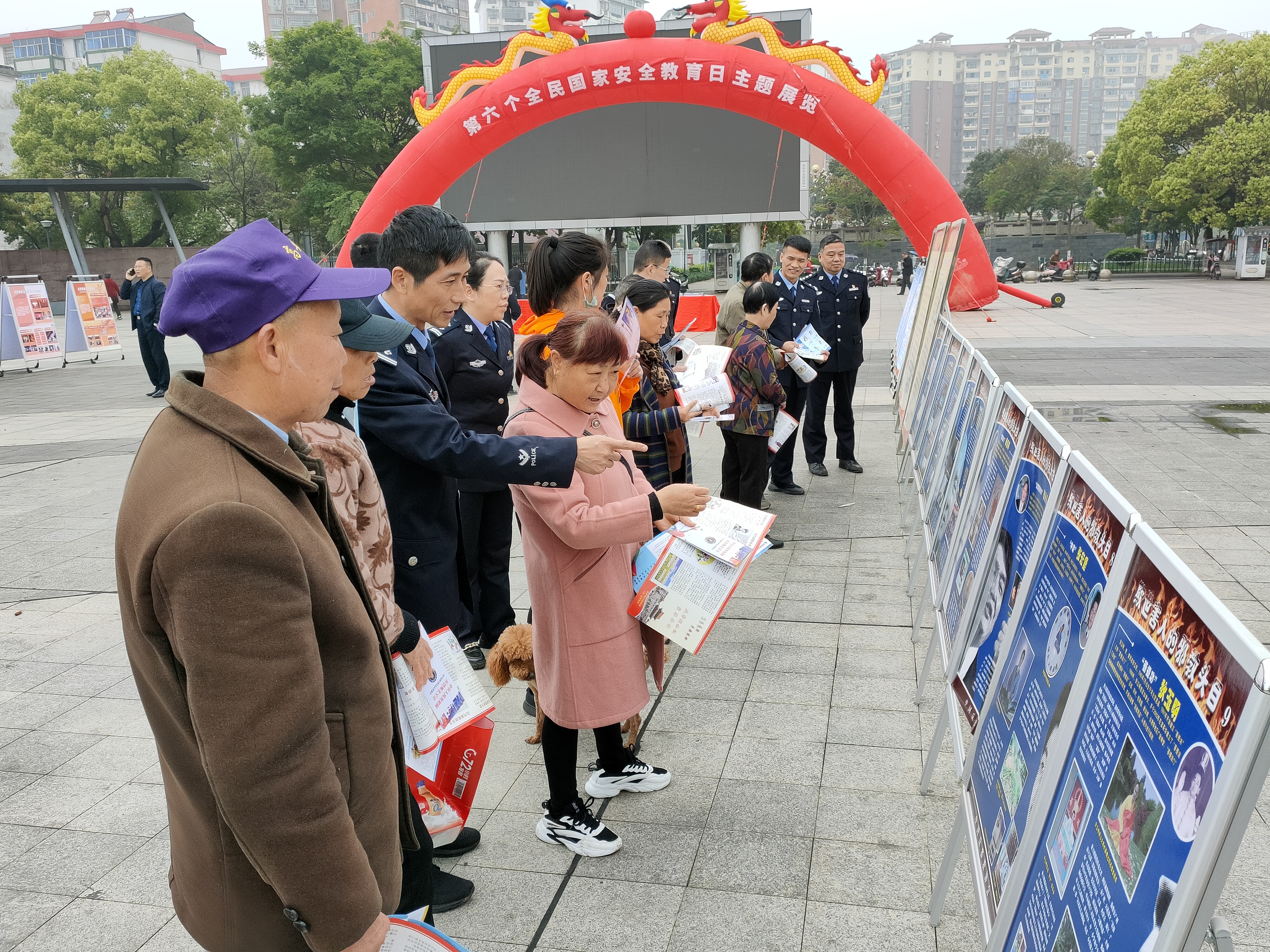 江西各地结合“国家安全教育日”开展反邪教宣传