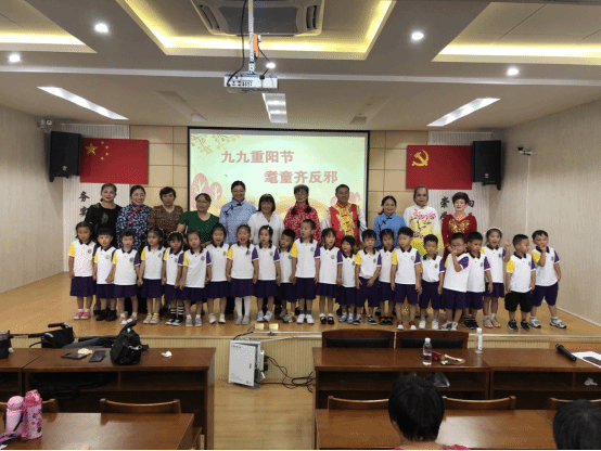 浙江平湖：重阳节前 反邪教宣传走到老人身边