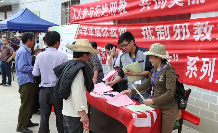 广西河池市巧用桐花节开展反邪教宣传（图）