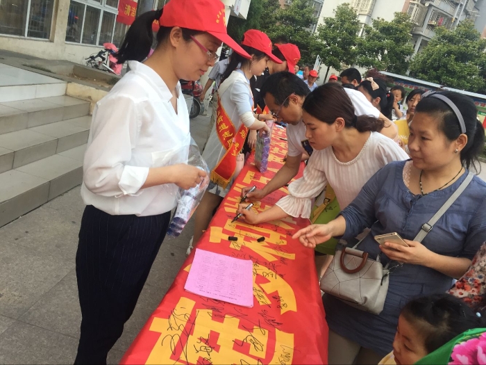 芜湖市面向老年学校开展反邪教宣传活动