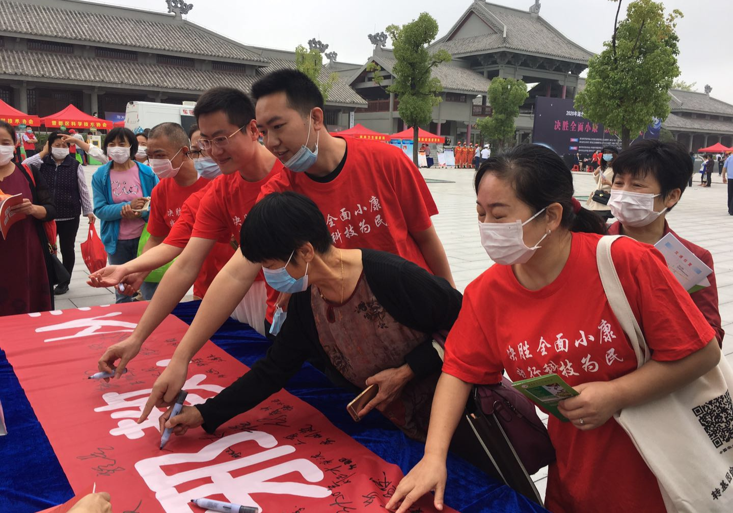 湖北省反邪教宣传走进全国科普日
