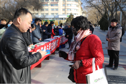 甘肃敦煌市冬季反邪教宣传不降温  