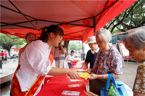 广西玉林市：在民法典宣传中融入反邪教主题