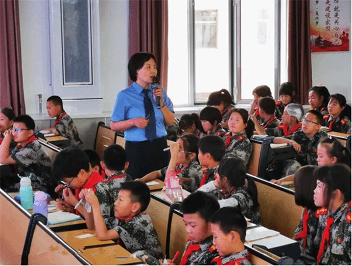 内蒙古固阳县政法单位与学生群众“零距离”开展反邪教宣传