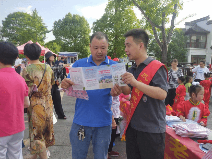 安徽徽州区结合“喜迎二十大”文艺汇演开展反邪教宣传