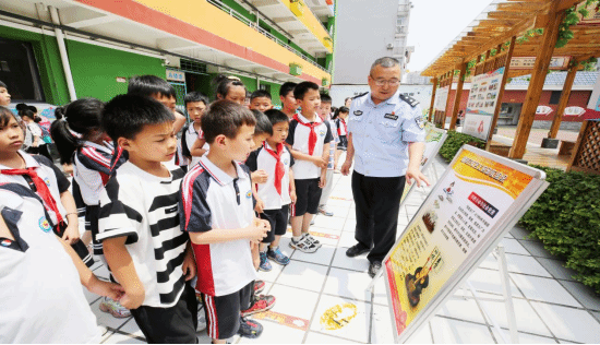 湖北黄石市黄石港区在沈家营小学开展反邪教进校园活动