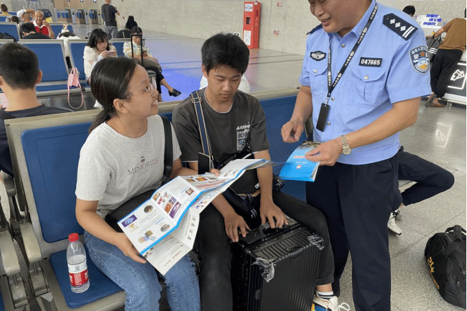 浙江桐乡：开展护航平安开学季活动