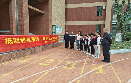 江苏省南京市公安局秦淮分局开展反邪教宣传进校园倡导无“邪”未来活动