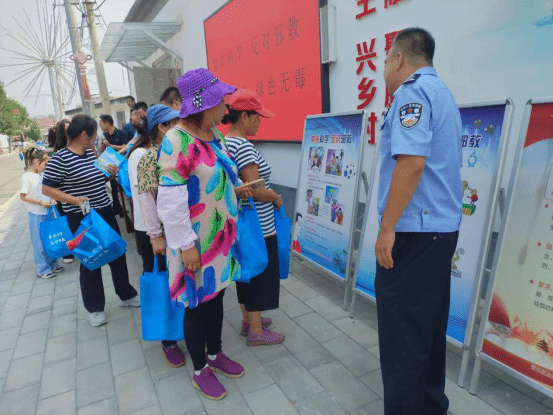 北京市公安局密云分局开展反邪教警示宣传“进农村”活动