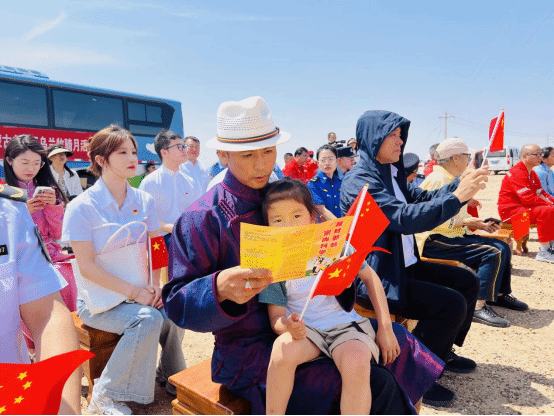 内蒙古二连浩特市：“乌兰牧骑三下乡”边疆行奏响口岸反邪最强音