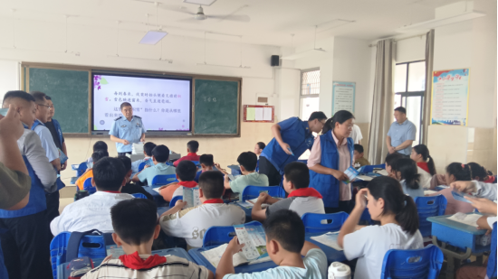 江苏淮安：岁逢冬至反邪教，两进校园护安康