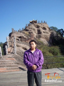 练法轮功让卢耀财不事工作（图）