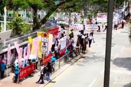 26日实拍香港市民街头抵制法轮功之七