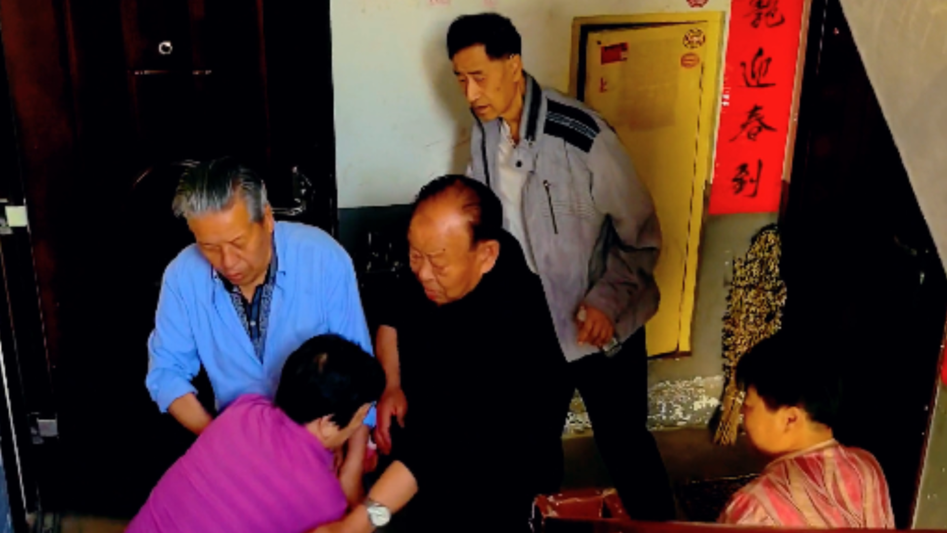 老太生病不吃药  还把钱财统统奉献给“神”